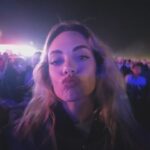 Emilia Attías Instagram - @lollapaloozaar @allaccessargok @dfentertainment Que fiesta! 🖤🤍