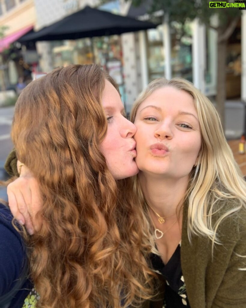 Emilie de Ravin Instagram - Happy Birthday beautiful angel of a human @bexmader 🥳Love ya to bits and pieces Bex & Can’t wait to see you and give you a massive cuddle xo 🥰 #bexilieforever 💙💚