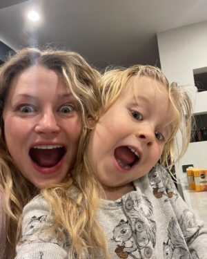 Emilie de Ravin Instagram - Snap shot dump of the past long (Kings Birthday) weekend 💖
(Theo in the 6th pic taking my pic 🥰🥰🥰)

#mumlife #christmasbakinginjune #stickersonmybelly #preggo #catsofinstagram #dogsofinstagram 
🫶🏼💫✨
