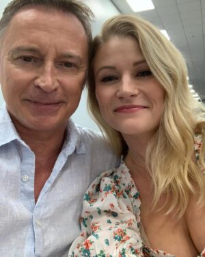 Emilie de Ravin Instagram - Happy (slightly belated!😬) Birthday my dear friend Bobby! Hope it was a great one 🫶🏼 Love ya mate ✨✨✨

#robertcarlyle #rumbelle 😉