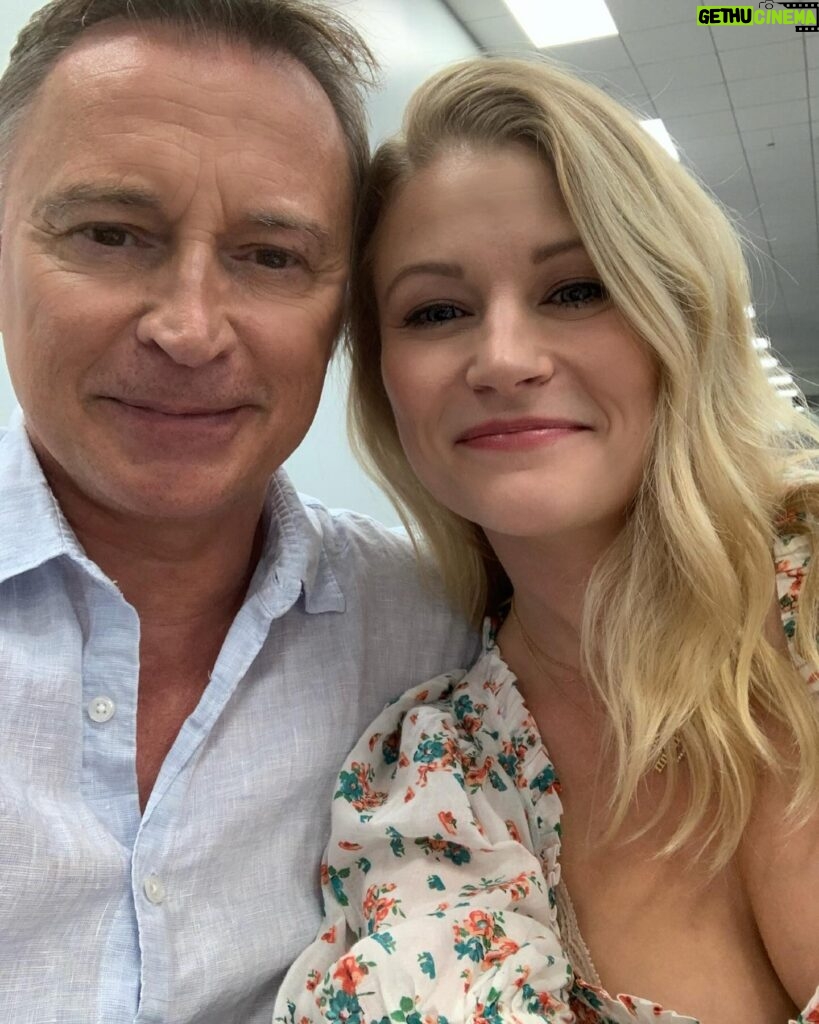 Emilie de Ravin Instagram - Happy (slightly belated!😬) Birthday my dear friend Bobby! Hope it was a great one 🫶🏼 Love ya mate ✨✨✨ #robertcarlyle #rumbelle 😉