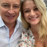 Emilie de Ravin Instagram – Happy (slightly belated!😬) Birthday my dear friend Bobby! Hope it was a great one 🫶🏼 Love ya mate ✨✨✨

#robertcarlyle #rumbelle 😉