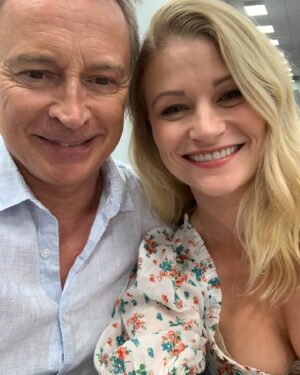 Emilie de Ravin Instagram - Happy (slightly belated!😬) Birthday my dear friend Bobby! Hope it was a great one 🫶🏼 Love ya mate ✨✨✨

#robertcarlyle #rumbelle 😉
