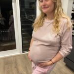 Emilie de Ravin Instagram - Snap shot dump of the past long (Kings Birthday) weekend 💖 (Theo in the 6th pic taking my pic 🥰🥰🥰) #mumlife #christmasbakinginjune #stickersonmybelly #preggo #catsofinstagram #dogsofinstagram 🫶🏼💫✨