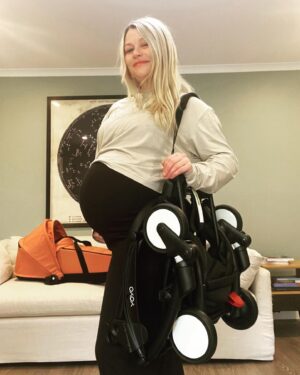 Emilie de Ravin Instagram - New pram for Bebe-to-be ! 
I had a yoyo for both my older kids & it was by far my fav go to pram for everyday use & travel. It’s super small & lightweight, folds/unfolds in like 5 seconds, & super chic! (Loving this ‘Ginger’ colour pack, & there’s tons more to choose from)
This is with the bassinet obvi, but just pop that off when buba is 6mths old & pop on the seat (which folds with the base!) & you’re set 😍.

#lifesaysgo #yoyobabyzen #gifted
@babyzen_au 

Outfit: @bumpsuit ❤️