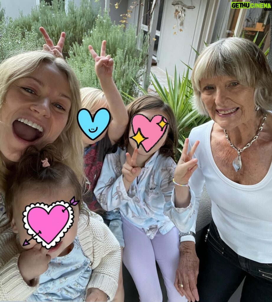 Emilie de Ravin Instagram - Happy Mothers Day! To my Mum & to all the amazing mamas💕 Thank you to my 3 amazing little poppets for making today so lovely 🥰 You guys are my world. & Thank you for making me a Mum, I can’t believe how lucky I got to be yours. 🫶🏼🫶🏼🫶🏼