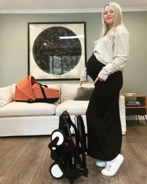 Emilie de Ravin Instagram - New pram for Bebe-to-be ! 
I had a yoyo for both my older kids & it was by far my fav go to pram for everyday use & travel. It’s super small & lightweight, folds/unfolds in like 5 seconds, & super chic! (Loving this ‘Ginger’ colour pack, & there’s tons more to choose from)
This is with the bassinet obvi, but just pop that off when buba is 6mths old & pop on the seat (which folds with the base!) & you’re set 😍.

#lifesaysgo #yoyobabyzen #gifted
@babyzen_au 

Outfit: @bumpsuit ❤️
