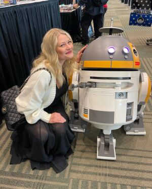 Emilie de Ravin Instagram - Thank you to all the AWESOME fans for making this weekend SO MUCH FUN! Loved meeting every one of you!
Sweet chats with the lovely & one and only Henry Winkler (and baby Alice in tow!) AND always lovely to see my bud @dom_monaghan_ 
Massive 🫶🏼 to @fanexposf for putting on a fab show, & so much thanks to all the wonderful staff! See you next time! 

#fanexposanfrancisco2023