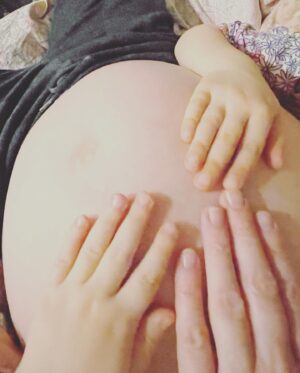 Emilie de Ravin Instagram - Excited little humans in the house!
👶🏼🫶🏼💕