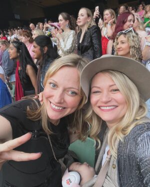 Emilie de Ravin Instagram - Where did we go last night?…… 

#erastour #mcg #bestnightever #taylorswift #swifties OMG lady you KILLED IT @taylorswift 💕💕💕💕💋💋💋