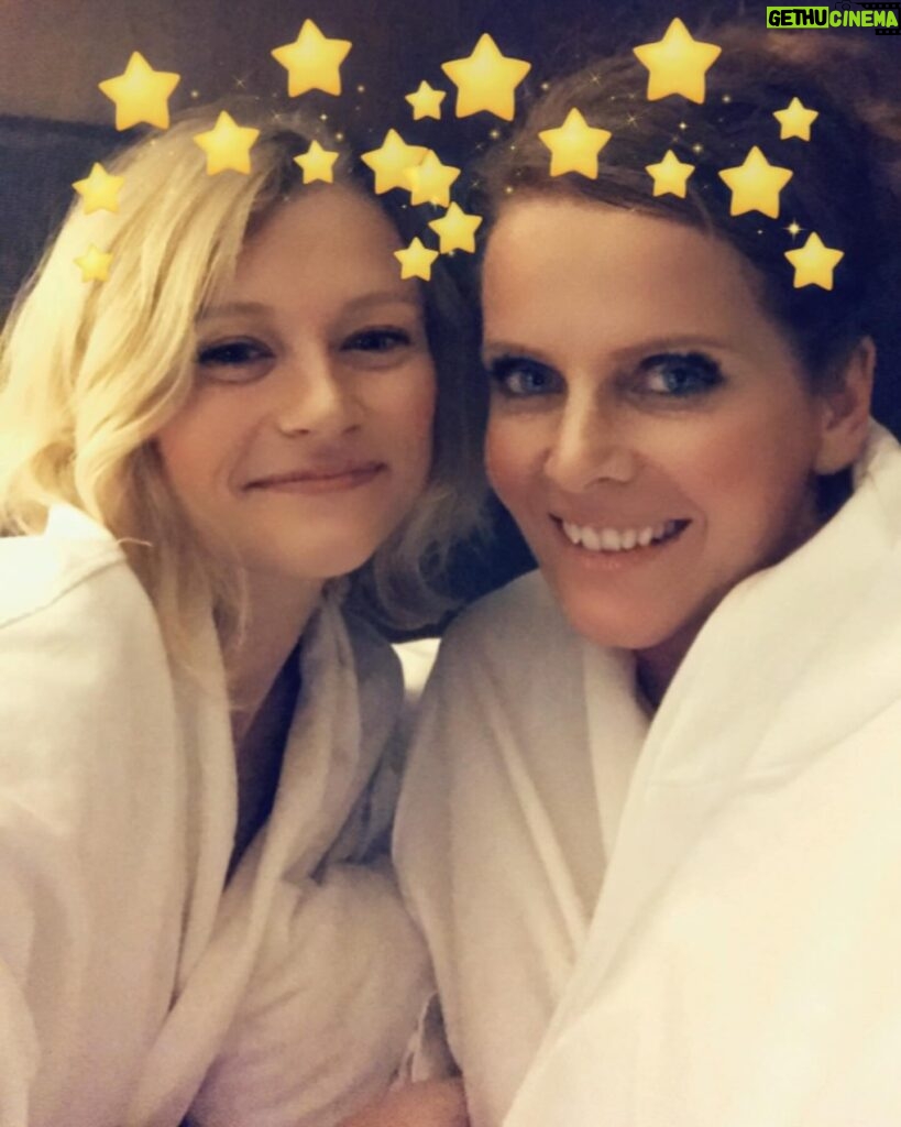 Emilie de Ravin Instagram - Happy Birthday beautiful angel of a human @bexmader 🥳Love ya to bits and pieces Bex & Can’t wait to see you and give you a massive cuddle xo 🥰 #bexilieforever 💙💚