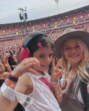 Emilie de Ravin Instagram - Where did we go last night?…… 

#erastour #mcg #bestnightever #taylorswift #swifties OMG lady you KILLED IT @taylorswift 💕💕💕💕💋💋💋