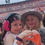 Emilie de Ravin Instagram - Where did we go last night?…… #erastour #mcg #bestnightever #taylorswift #swifties OMG lady you KILLED IT @taylorswift 💕💕💕💕💋💋💋