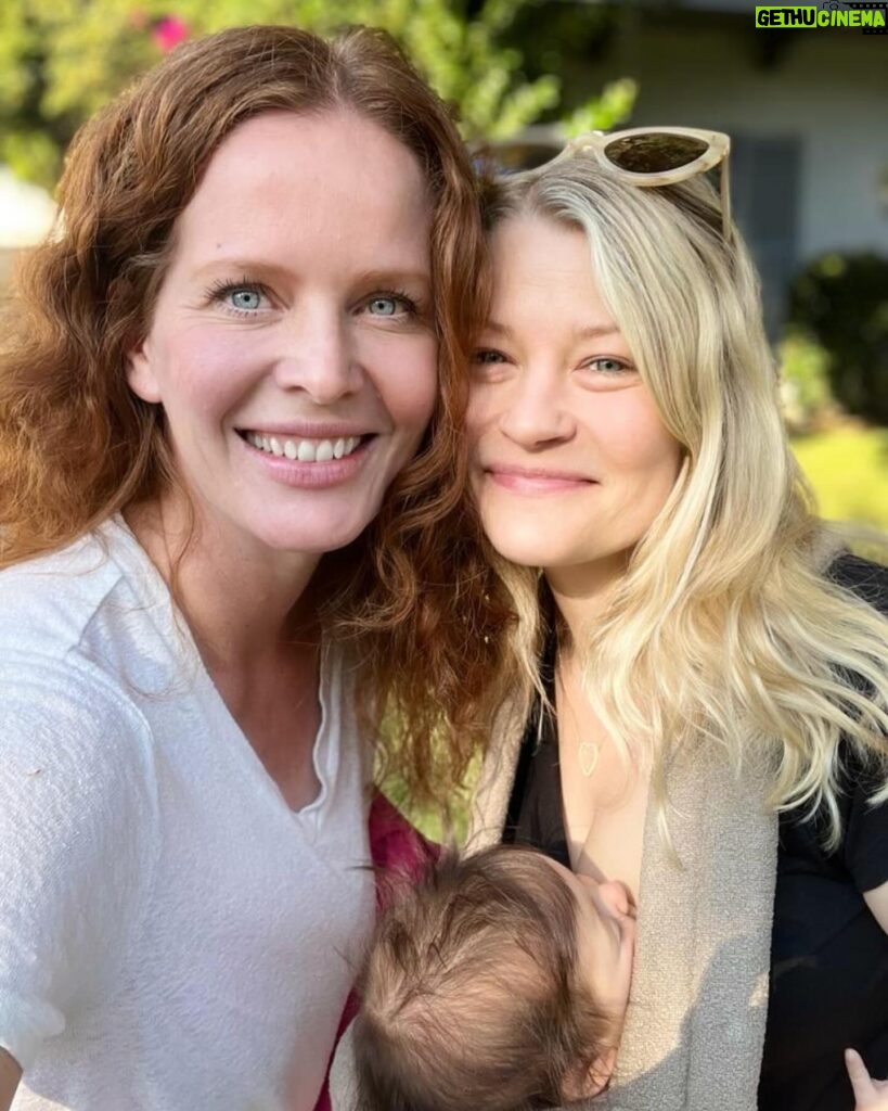 Emilie de Ravin Instagram - Happy Birthday beautiful angel of a human @bexmader 🥳Love ya to bits and pieces Bex & Can’t wait to see you and give you a massive cuddle xo 🥰 #bexilieforever 💙💚