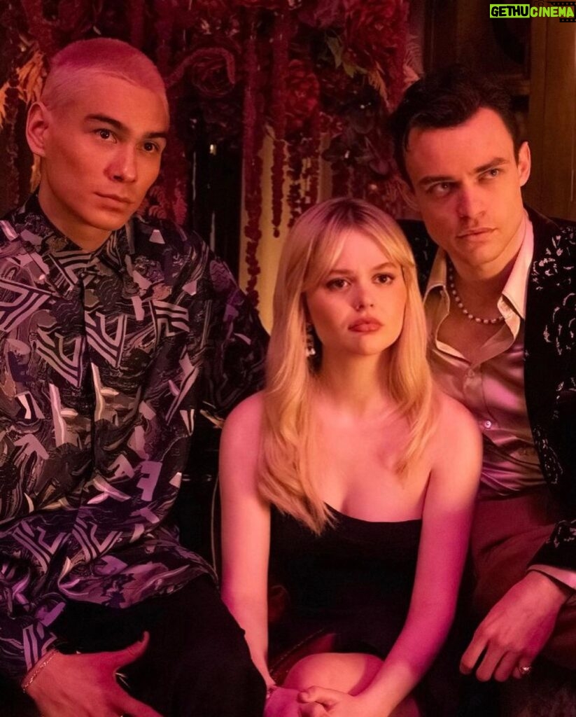 Emily Alyn Lind Instagram - ♥️thank you for an amazing 2 years, what a ride. the finale of gossip girl is streaming now♥️ xoxo 4ever<3