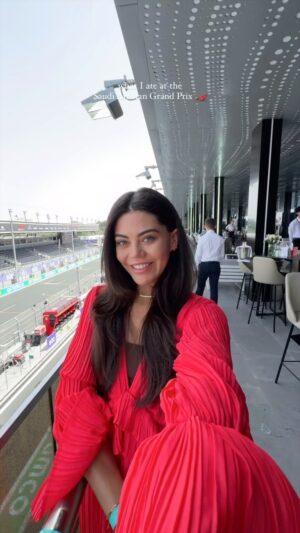 Emily Canham Instagram - What i ate in the Paddock Club at the Saudi Arabian Grand Prix 🏎️💘

#f1 #PaddockClub #whatieayinaday #SaudiArabianGP AD