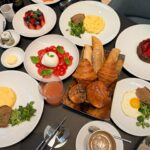 Emily Canham Instagram - join me for breaky? 🫶🏼🫶🏼💘 #hotelbreakfast #fourseasons #jennikayne #jennikaynecooper AD-PR