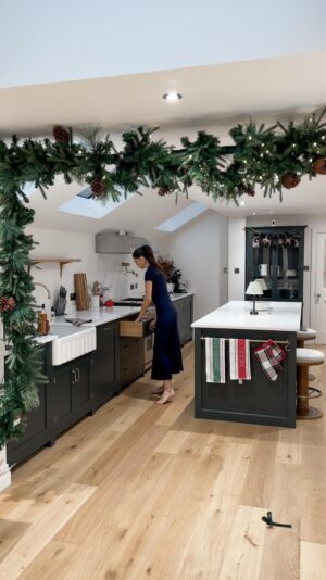 Emily Canham Instagram - Refreshing my space for that new year new me mindset 🙂🙃🙂🥲😂

Dress @ralphlauren 

#kitchenreset #newyearreset
