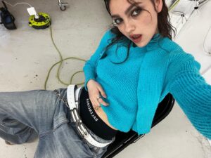 Emily Carey Instagram - @behindtheblinds behindthescenes