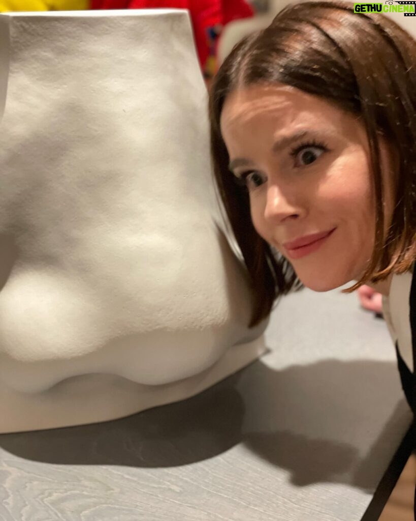 Emily Hampshire Instagram - If you nose, you nose 👃🏻🥴