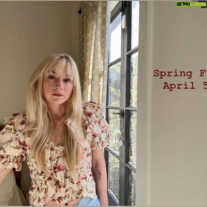 Emily Kinney Instagram - The vibes will be fun and sweet for spring but in an emo way. 😎😝Get your tix to this online show with VEEPs at the link in my bio. 🌸🌺🌼