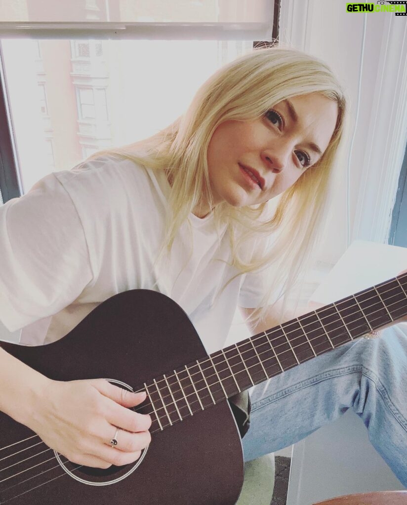 Emily Kinney Instagram - Planning a very special trip to Nashville to celebrate my new album, SWIMTEAM…and I can’t wait to play a show at @3rdandlindsley !! Who’s got their tix??? Link to tix in bio 😎🏊‍♀️