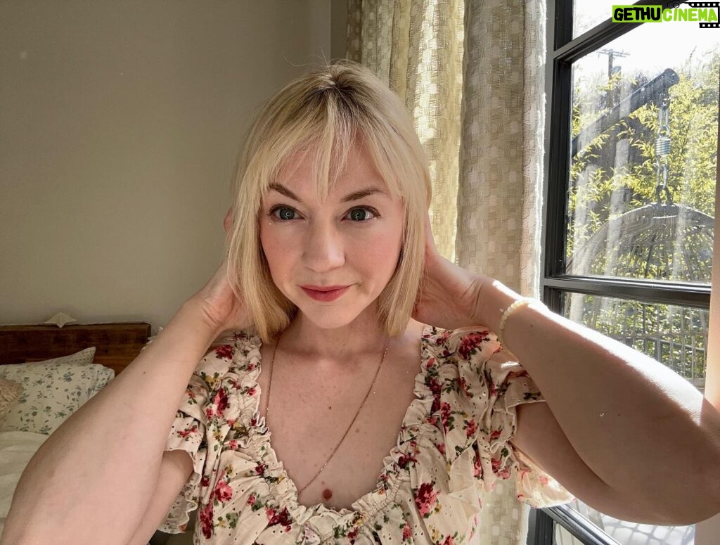 Emily Kinney Instagram - The vibes will be fun and sweet for spring but in an emo way. 😎😝Get your tix to this online show with VEEPs at the link in my bio. 🌸🌺🌼