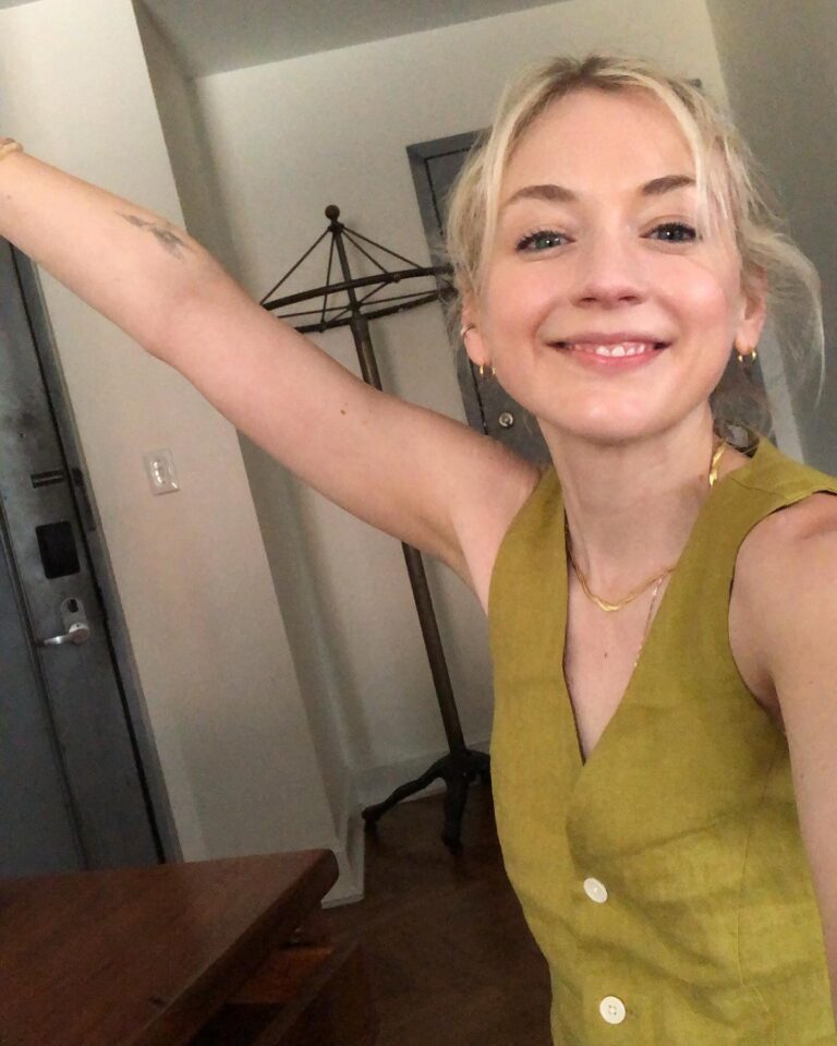 Emily Kinney Instagram - Happy Release Day False Start! I’m in NYC! I’m gonna go celebrate with a cold brew and a bagel!!! Go listen and share and let me know what you think!!