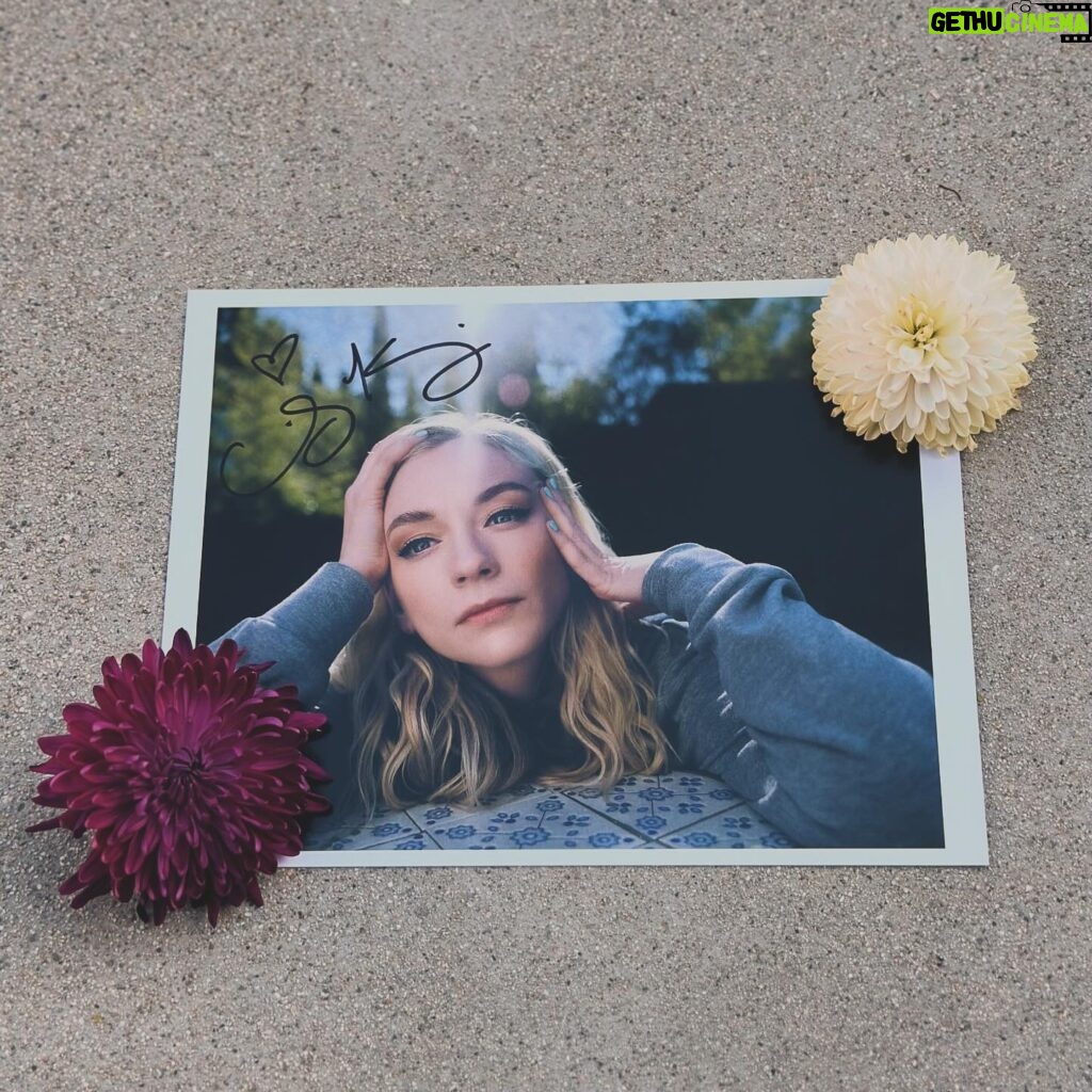 Emily Kinney Instagram - Pink vinyl, first edition expired love cds and other exclusive merch available only through VEEPS. Click ‘spring fling’ at the link in my bio to get your tix to my April 5th show or to order some special merch!! 🌺🌸🌼❤️