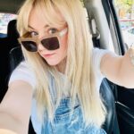 Emily Kinney Instagram - Curtain bangs for the shows this weekend. Boston! Portsmouth! Link to tix in bio. 💇🏼‍♀️😎