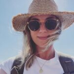 Emily VanCamp Instagram - #tbt to a year ago having just arrived in Botswana about to embark on the trip of a lifetime ✨ Man I’m looking forward to the time when we can all travel freely again.. until then, stay safe everyone! Sending love 💞
