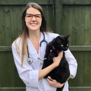 Emily VanCamp Instagram - After 9 years of school and a ton of hard work, my little sister just became a veterinarian. We couldn’t be more proud of you @mollyvancamp !!! 💞💞💞 We’re all holding our fur babies a little closer during this challenging time and it’s comforting to know that you will be one of the people taking care of them. We love you and to all of you out there graduating in 2020- congratulations! We celebrate you too! ❤️❤️❤️