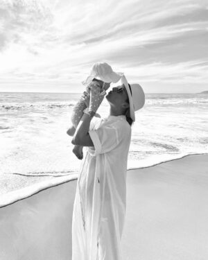 Emily VanCamp Instagram - You cracked this heart wide open from the moment I first held you sweet girl 💗💐💗 Thanks for choosing me to be your Mama. And to my mom- thank you for all the love and the lessons 🙏🏼 We love you! Happy Mother’s Day to ALL the Mama’s out there! Today we celebrate you xx