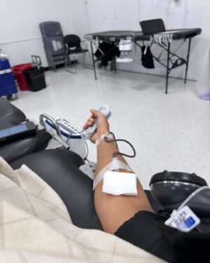 Emma Heming Instagram - The @americanredcross is experiencing an emergency blood shortage. It’s the lowest number of people giving blood in 20 years. 
Did you know that every 2 seconds someone needs blood? Donors provide the only supply of life-saving blood for those in need. 
To be able to donate my blood that will help someone else and their outcome, just feels good. 
Head to www.redcrossblood.org to learn more and book an appointment near you ❤️⛑️

#NationalBloodDonorMonth #BloodDonor #GiveBloodSaveLives