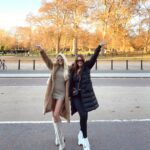 Emma Hernan Instagram - Selling London?! 🏠🇬🇧☎️ … Work trip with a splash of play time with my bestie 👯‍♀️ . . #sellingsunset #sellinglondon #EmmaLeighinLondon