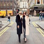 Emma Hernan Instagram - Selling London?! 🏠🇬🇧☎️ … Work trip with a splash of play time with my bestie 👯‍♀️ . . #sellingsunset #sellinglondon #EmmaLeighinLondon