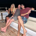 Emma Hernan Instagram - HAPPY NEW YEAR 🎊🎆🎈.. 2023 you were amazing but I have a feeling 2024 is going to be extra special❤️. Sending everyone lots of love and positive energy going into the new year from down here in the Bahamas!! 🏝️🫶🏼