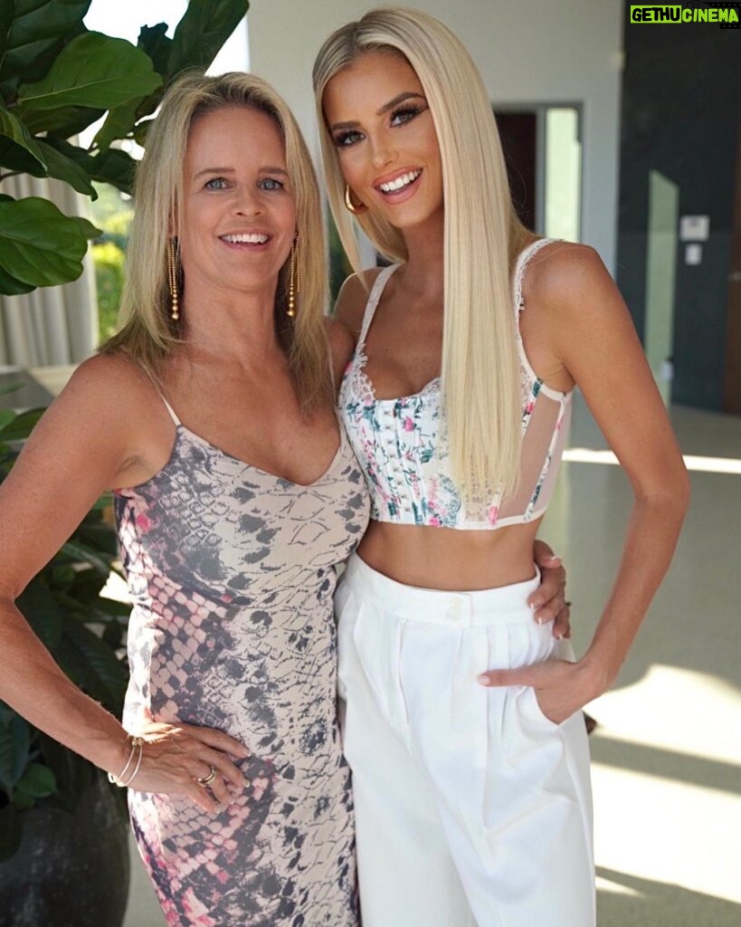 Emma Hernan Instagram - Happy Birthday to my best friend in the world, the person who has been by my side since day one, my ride or die, and my biggest cheerleader, my mama! I love you so much, thanks for making me the woman I am today (at least 50 percent, dad deserves the credit for my rational side 😉 ha!) I love you to the 🌙 and back times infinity ♾️🙏🏼❤️