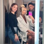 Emma Hernan Instagram - Behind the scenes from the reunion airing TONIGHT!!! 🎥 🫖🍿🤗❤️💃🏼🤗😉