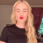 Emma Roberts Instagram - SO excited to announce my partnership with @kikomilano as their new global brand ambassador! This Italian beauty brand has been making some of my favorite makeup products for a while now, and I can’t wait for you guys to see some of the things we’ve got coming your way 💄 Obsessed!! #emmaloveskiko #KIKOMilano @kikomilano 🌹