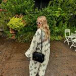 Emma Roberts Instagram - let’s go 🌴