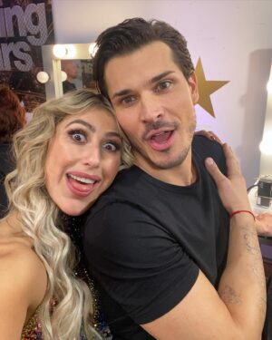 Emma Slater Instagram - FINALE TIME!!!!!! Good luck to all the finalists. I hope you guys enjoy the show, I don’t know who’s gunna win!!! Who do you think?! 

So proud to me among these people 🥹