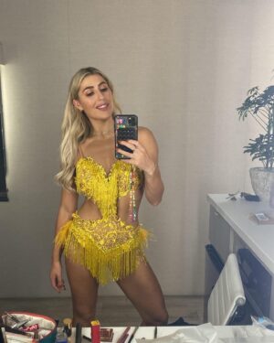 Emma Slater Instagram - Look who came today to see us, @witneycarson!!!! She heard it was Whitney Night and got confused. Don’t worry Wit, least you got the yellow memo! 😜⭐️🫶🏻🙌🏻☀️ 
Also I love me some @thebarrywilliams and @petamurgatroyd so slide to see the ballroom after their elimination at the end of the show. I think the Salsa that Barry and Peta did tonight was one of the best things I’ve seen on the show 😢 what did everyone think of the show tonight?