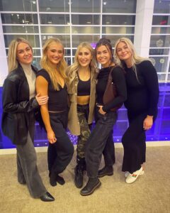 Emma Slater Instagram - Just us Arnold sisters hanging out after the Salt Lake Show 🥹🫶🏻 @lindsarnold @jensenarnold_ @brynleyarnold @ryleearnold1 loveliest girls ever 🌺🌸