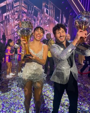 Emma Slater Instagram - THE CHAMPIONS!!!!! So so happy for these two, the season 32 winners @_xochitl.gomez @valentin. Flawless dancing and beautiful journey. Love this moment I captured between Val and @jennajohnson also, so cute 🥰 All the finalists put in so much hard work and dedication to their dances and their partnerships, congratulations to all of you guys @sashafarber1 @daniellakaragach @pashapashkov @theartemc. In the last video that’s the view we got for the big win and the pyro’s on stage caught us a little off guard 😂🫨 don’t worry we were safe ☺️