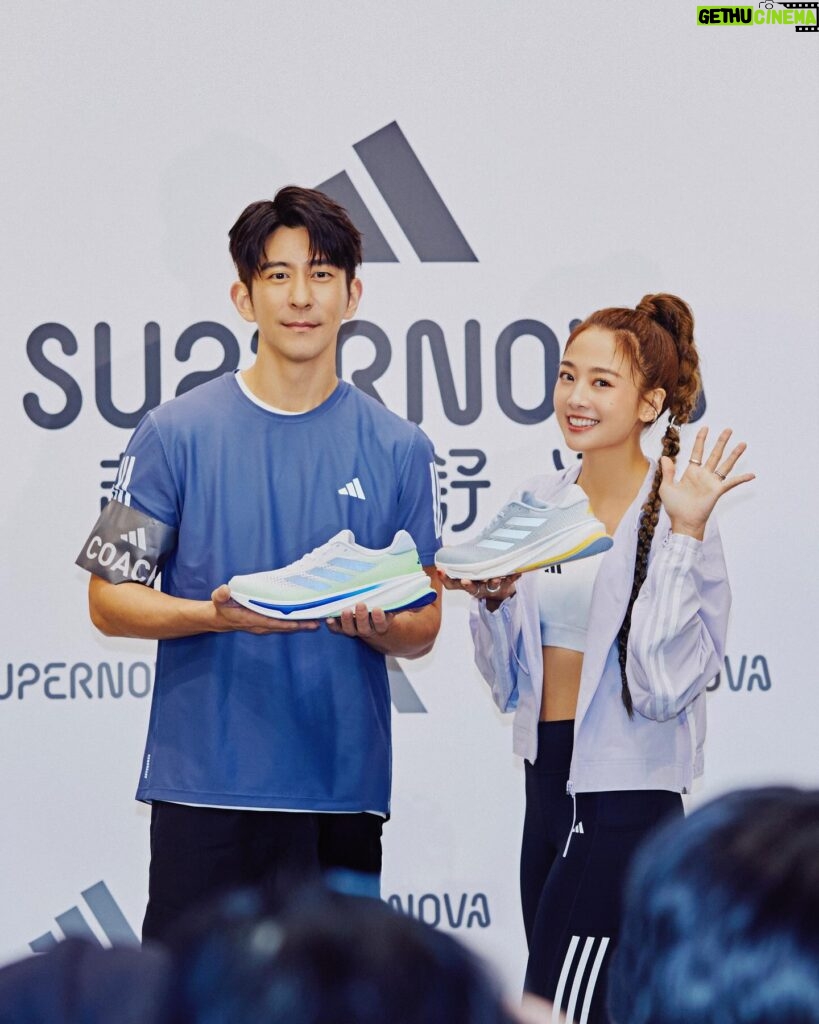 Emma Wu Instagram - adidas SUPERNOVA 「超越舒適」進化登場👟✨ 非常重要的事！！！ 從逛街到跑步都可以穿著Supernova✨ 讓我擁有更多舒適的步伐🏃🏼‍♀️ @adidas_tw #adidasTaiwan #adidasSUPERNOVA #超越舒適