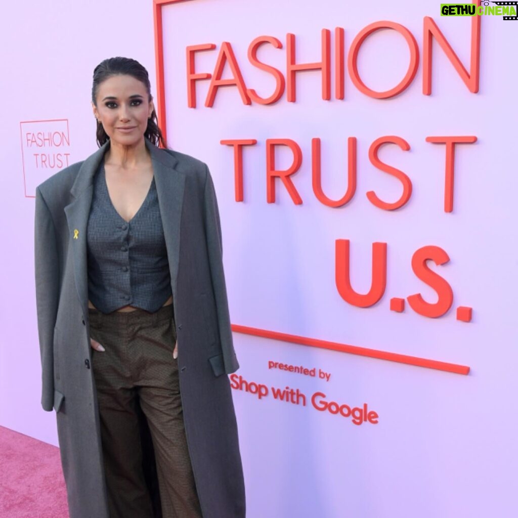 Emmanuelle Chriqui Instagram - Last night at the @fashiontrustus awards. Such a wonderful night celebrating up and coming designers Thank you to my incredible glam ❤️ Styled @micahmarcus ( loved my @mimchik_ suit and trench) Hair @josephchase Make up @makeupbyorlando