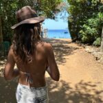 Emmanuelle Chriqui Instagram - Ahhhh #ff to 5 magical days in Dubrovnik, Croatia.. this place has been on my bucket list forever and it did not disappoint!! Walking around the old town and getting lost in the alley ways finding the perfect place to eat ( everywhere was amazing and hands down best seafood pasta I have ever had!! ) Every view was stunning and swimming in the Adriatic Sea was heavenly.. we took a boat ride and visited the islands and swam in the green cave. We had the best skipper- Tom who took us to see places and swim in the most gorgeous unpopulated coves, and visited the most charming town of Lopud.. I look so forward to discovering the rest of Croatia because there is so much more splendor to see! Traveling with my love @samtrammellofficial was a dream as always… Wishing you an amazing weekend ahead. #HappyFriday and #ShabbatShalom❤️ 📸 @samtrammellofficial