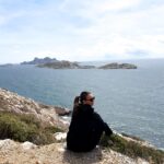 Emmanuelle Cureau Instagram - Cher 2024 , Je vais être très honnête avec toi , Je ne sais pas encore où on va Je fais partie de ces personnes qui se sentent dépasser par leur flow de pensées , de rêves et de projets . Il est souvent difficile de faire des choix , de renoncer ou d apprendre à se contenter quand on déborde d’envies et de passion pour la vie . Je te promets en tout cas de faire de mon mieux pour t’honorer, te remplir d’amour , de joie , de partage , de sourire et de bienveillance. Sache que quoi qu’il arrive j’ai foi en toi … 🫶🏽💫🤍 🪐
