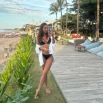 Emmanuelle Cureau Instagram - BALI DUMP 🐚 1- Moi et ma pote en snorkeling : Nice Day 2- Nouvelle conductrice 🛵 3 - Mes trésors 4 - Activité journalière 5 - Nuits difficiles 🤍 6 - Bali Vibes 7 - Les émotions : LA solution 8 - Mon bobo en forme de cœur 🥹 9 - Happy Girl 🐚 10 - Feel Like Home